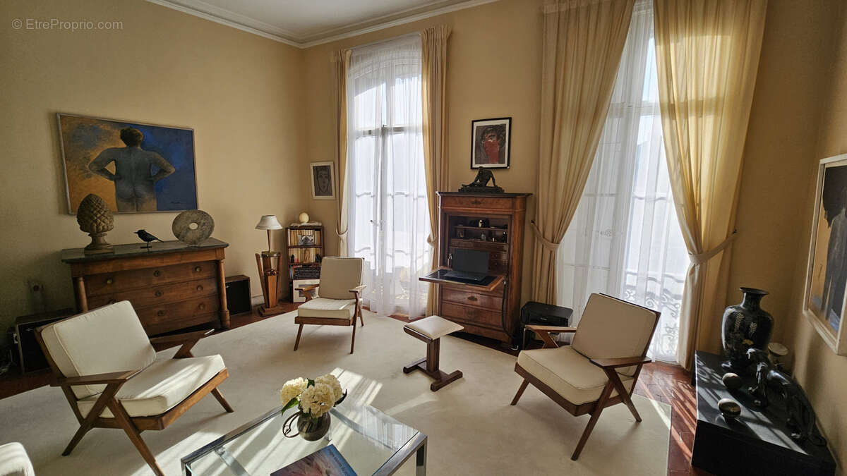 PERPIGNAN Appartement bourgeois situé au coeur du centre historique - photo 4