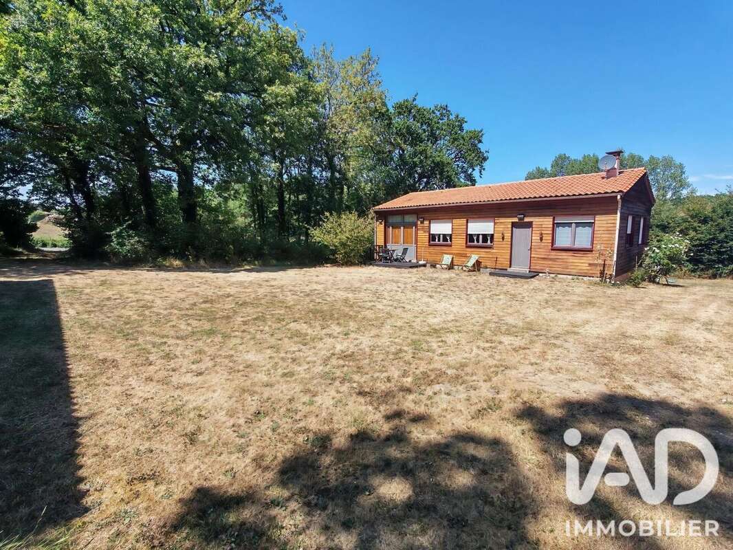 Maison 86 m² à La Caillere-Saint-Hilaire  - photo 4