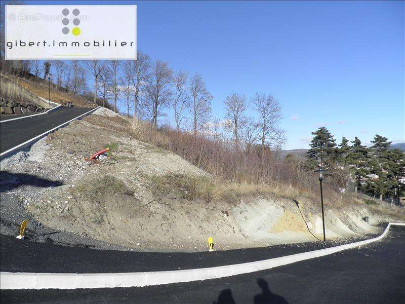 Terrain à VALS-PRES-LE-PUY