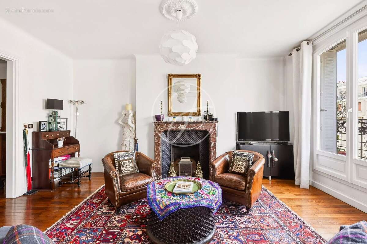 Appartement à PARIS-16E