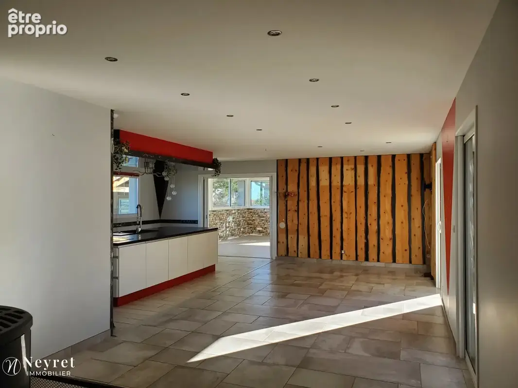 Maison 8 pièces 202 m² à vendre à Saint-Medard-En-Forez (42330) - photo 5