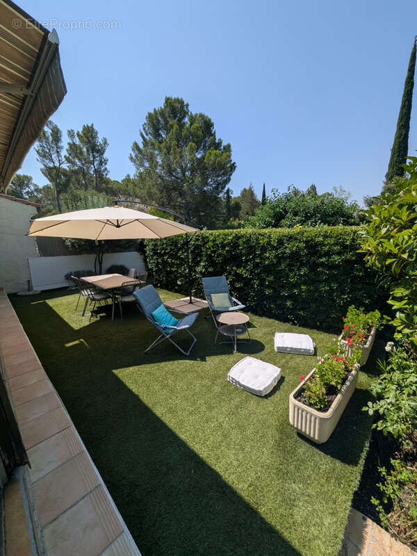 VILLA T5 de 133 m2 + piscine chauffée + double garage terrain de 1683 m2 CABRIES AIX en Provence - photo 6