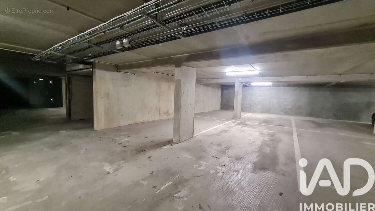 Photo 3 - Parking à REIMS