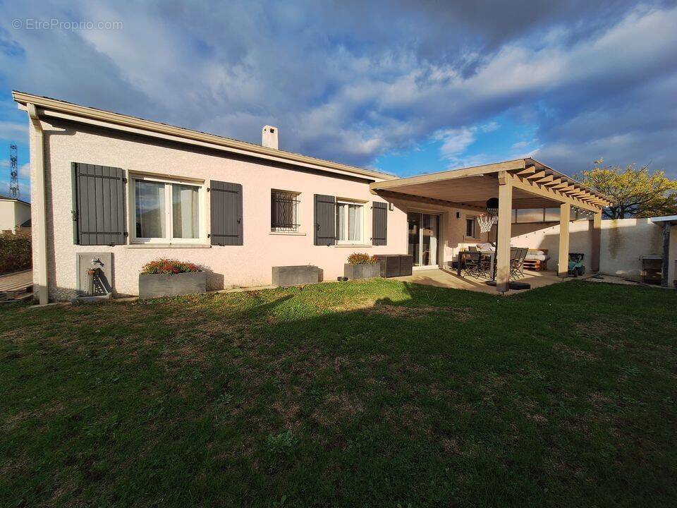 Maison à BEAUMONT-MONTEUX