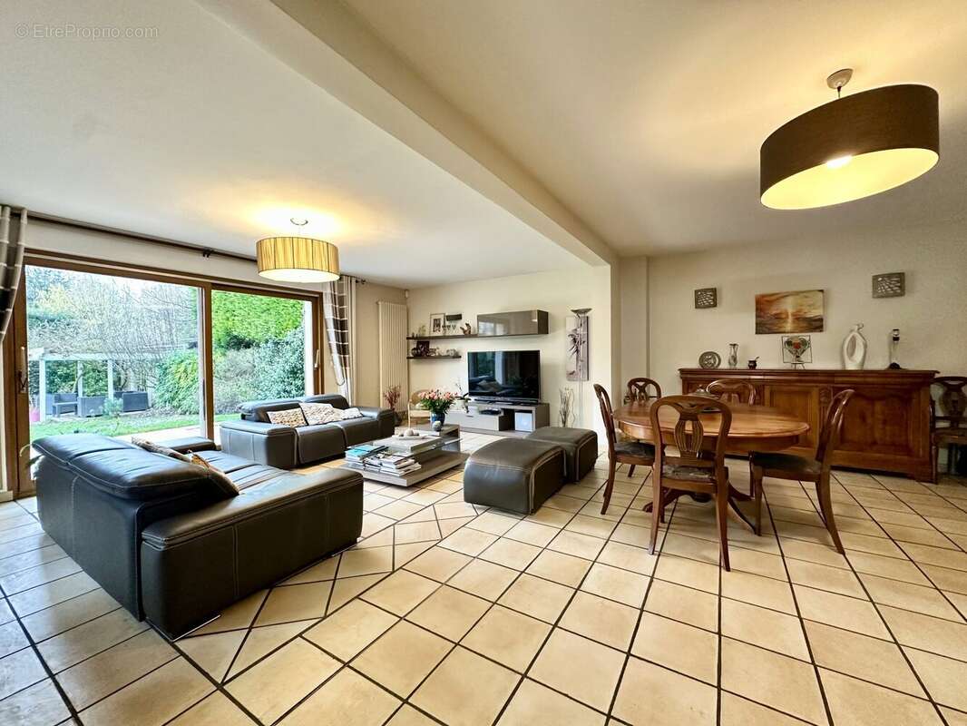 Maison à SAVIGNY-LE-TEMPLE