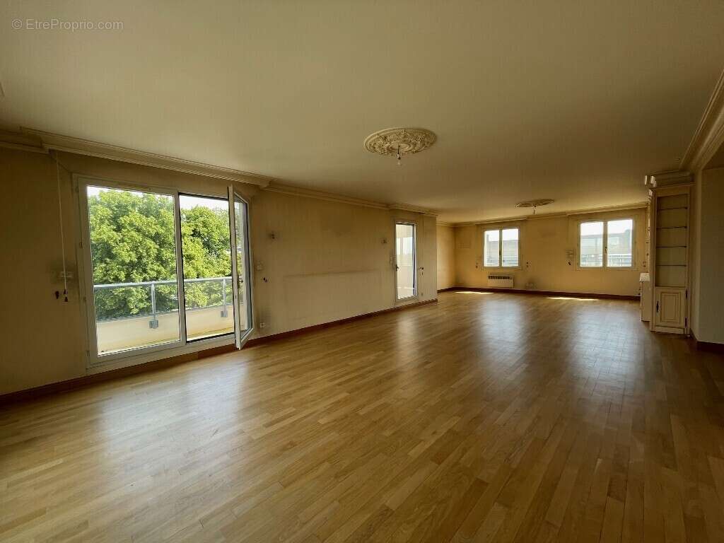 Appartement 192 m² à Orleans  - photo 2