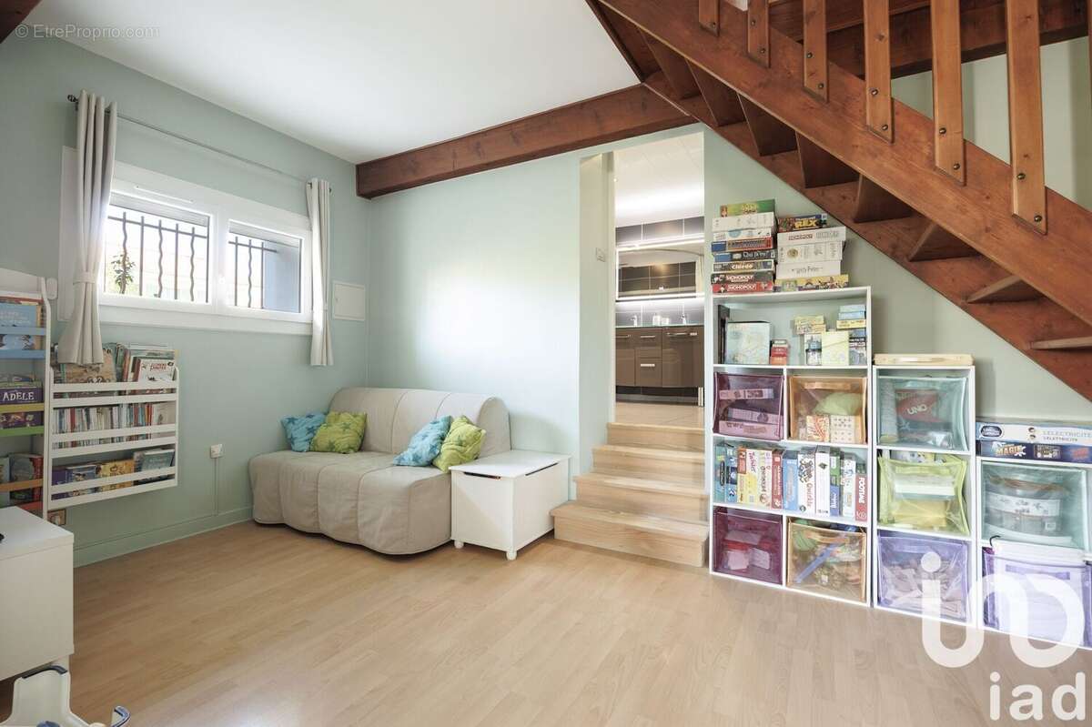 Photo 8 - Maison à SAINT-GENIS-LES-OLLIERES