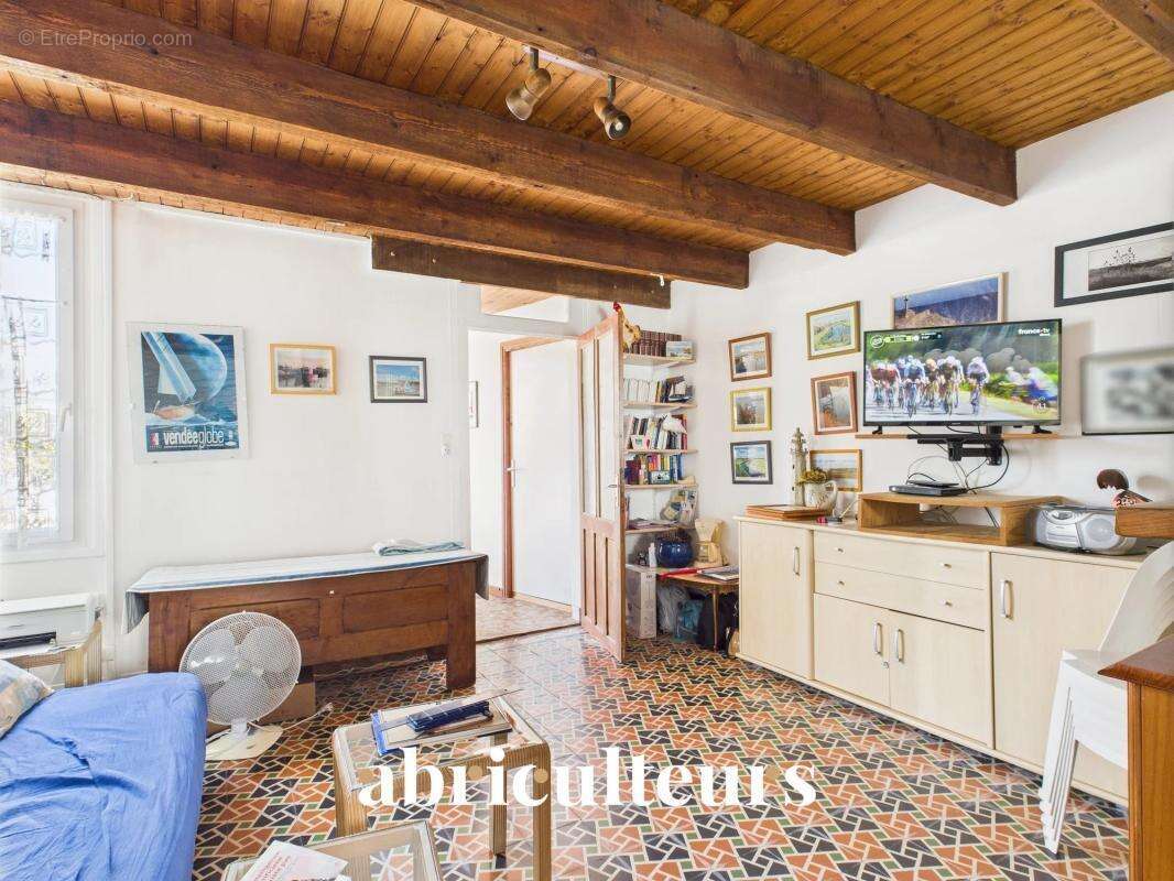 Maison avec grand terrain et dans le centre ville en vente à La Barre-de-Monts (85550) - photo 9