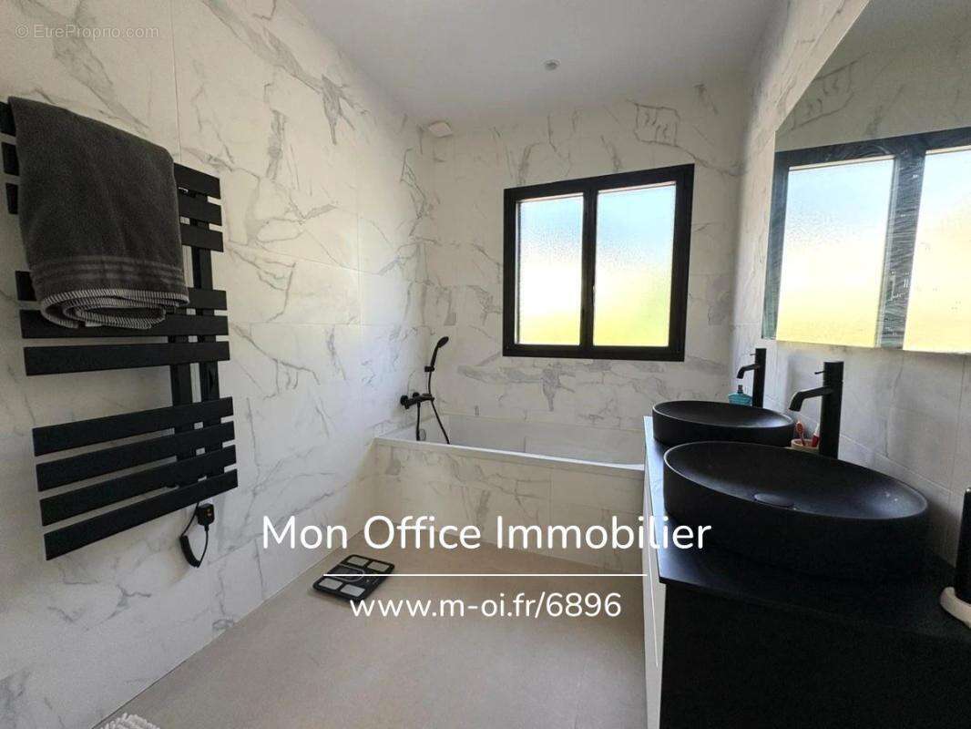 Maison à VENTABREN