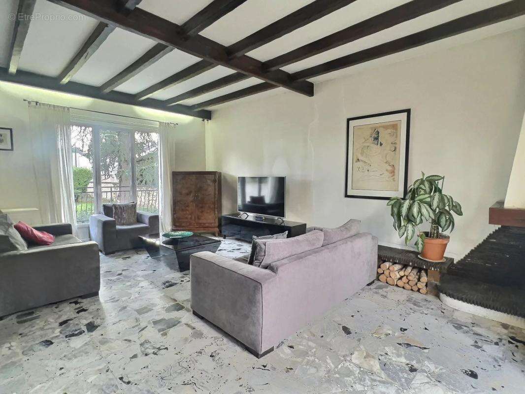 Maison à SAINT-MAUR-DES-FOSSES