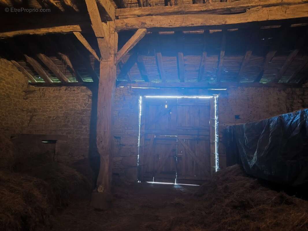 Maison à MONTROL-SENARD