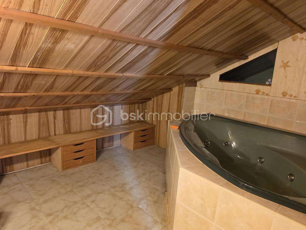 Meaux – maison en pierre meulière – 3 chambres – véranda – sous-sol total – garage - photo 12