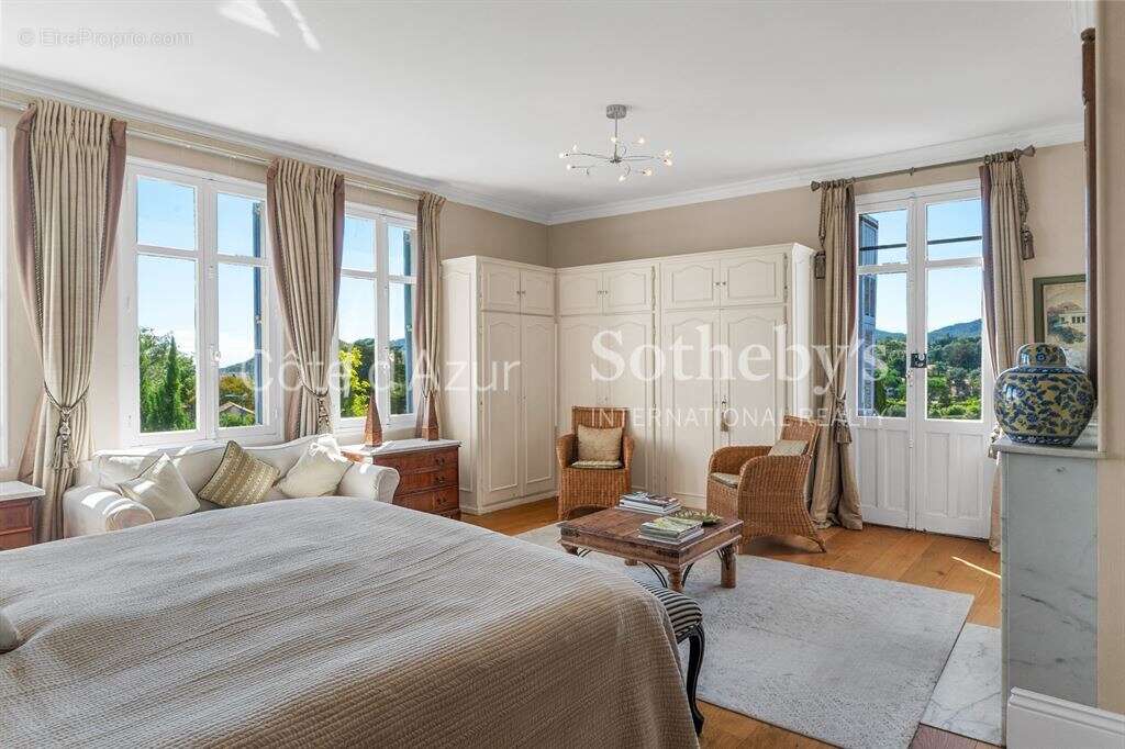 Maison à MANDELIEU-LA-NAPOULE