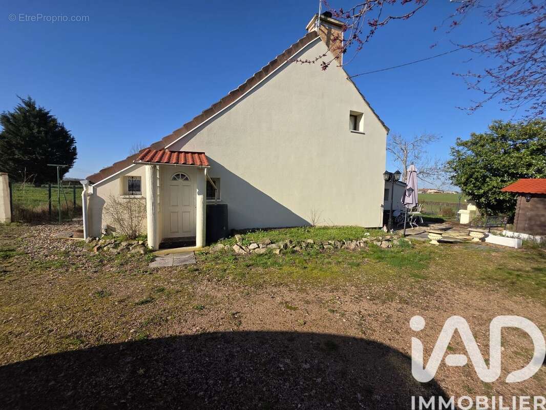 Photo 3 - Maison à LE DONJON