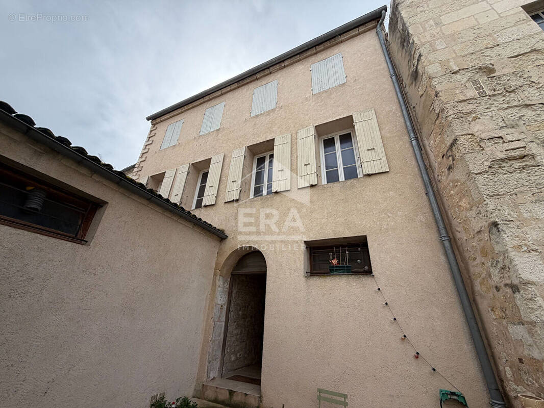 Appartement à SAINTES