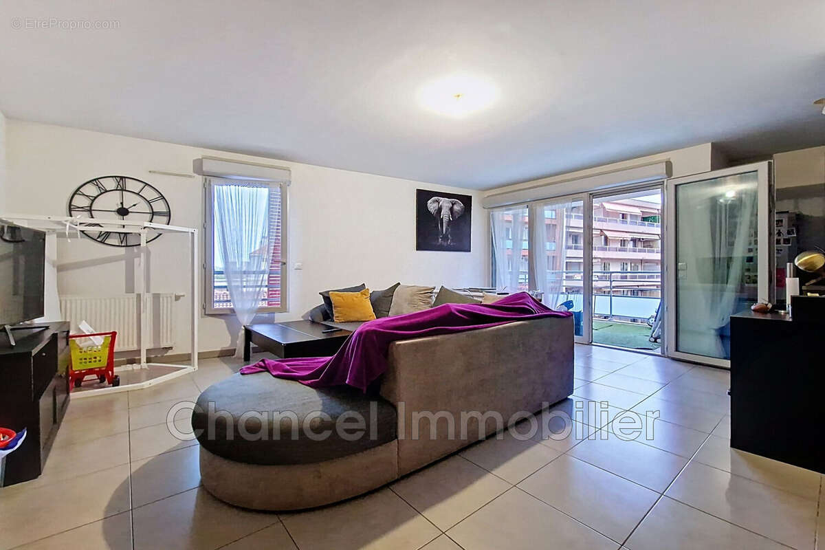 Appartement à SAINT-LAURENT-DU-VAR