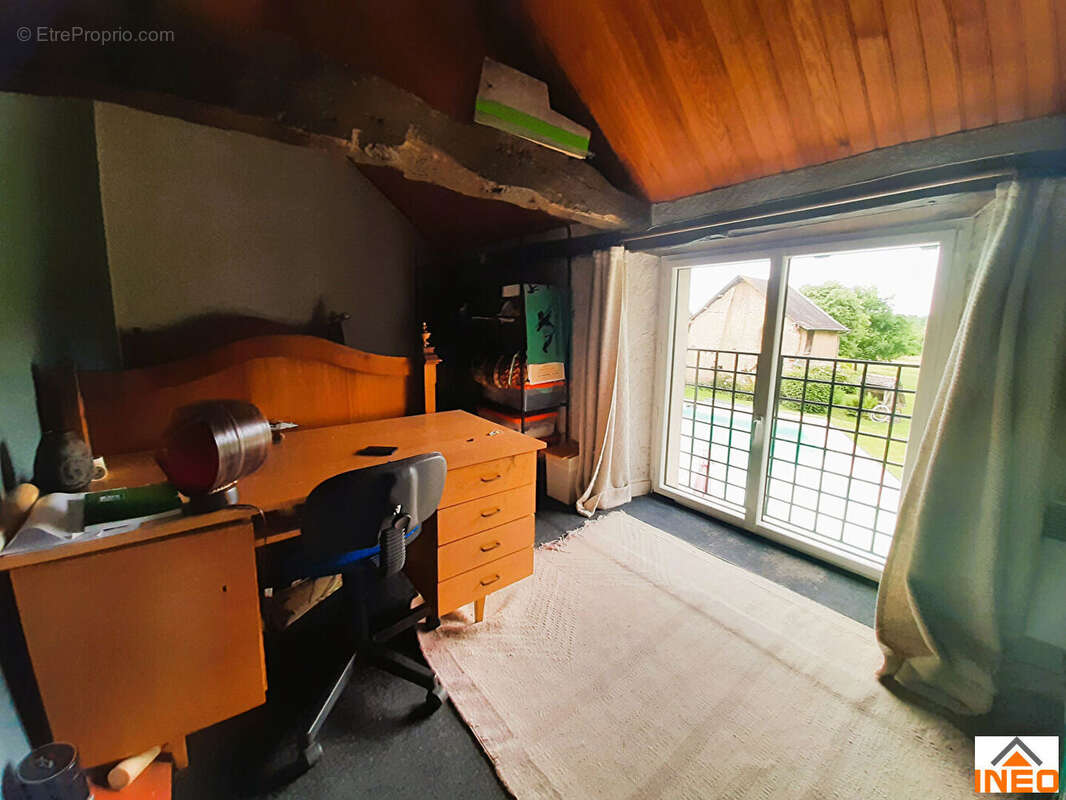 Maison à MONTREUIL-LE-GAST