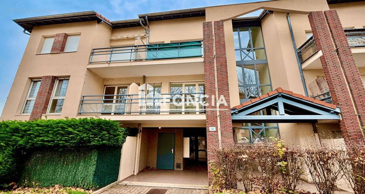 Appartement à SAINT-GENIS-LES-OLLIERES