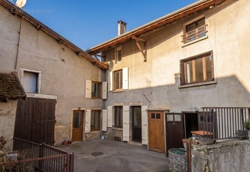 Maison à DOMARIN