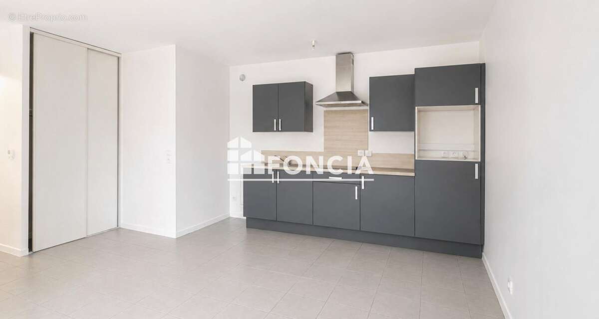 Appartement à DECINES-CHARPIEU