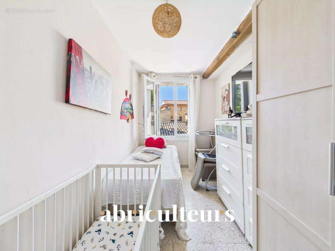 Maison à LA ROQUE-D&#039;ANTHERON