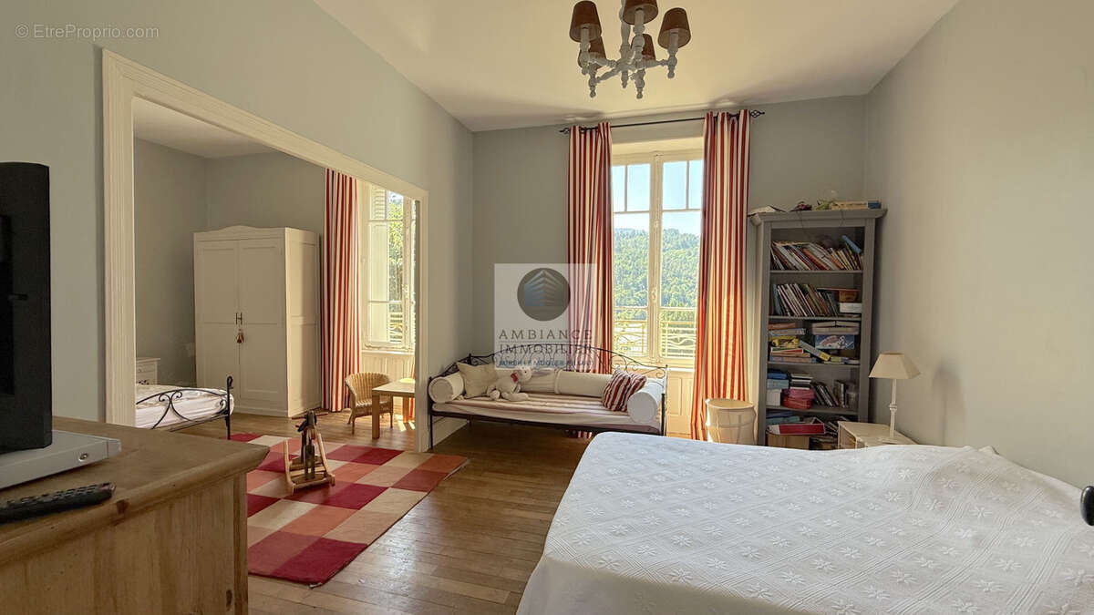 Maison à LES OLLIERES-SUR-EYRIEUX