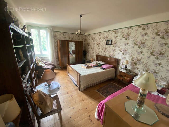 Belle maison de caractère sur terrain de 746 M2 - photo 8