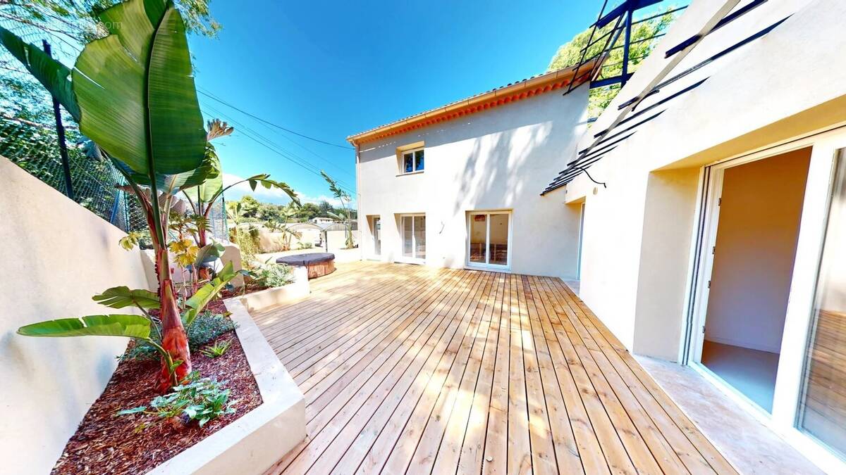 Appartement à VILLENEUVE-LOUBET