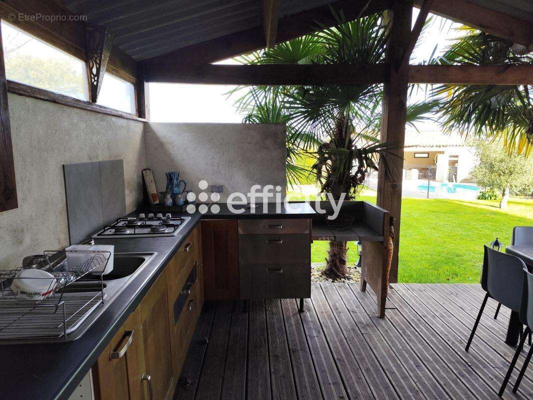 Maison à BRIZAMBOURG