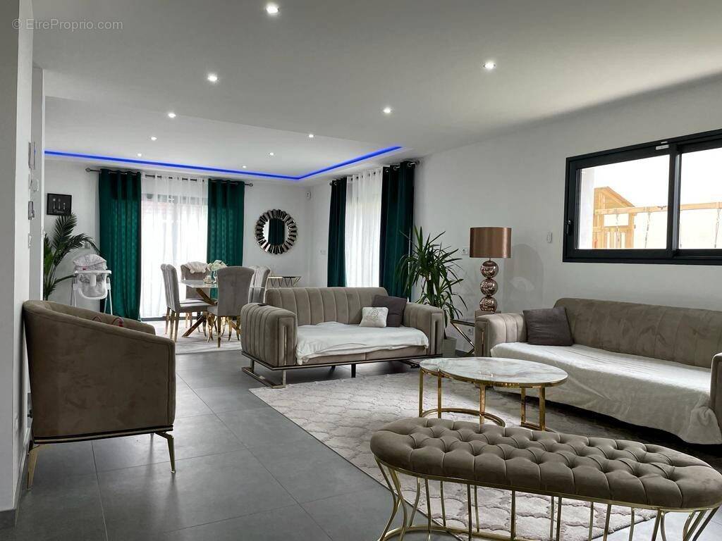 Maison à SAINT-JULIEN