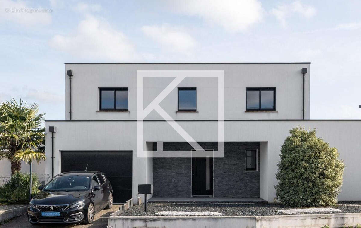 Maison à SAINT-ERBLON