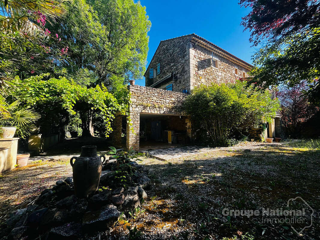 Maison à SAINT-JULIEN-DE-PEYROLAS