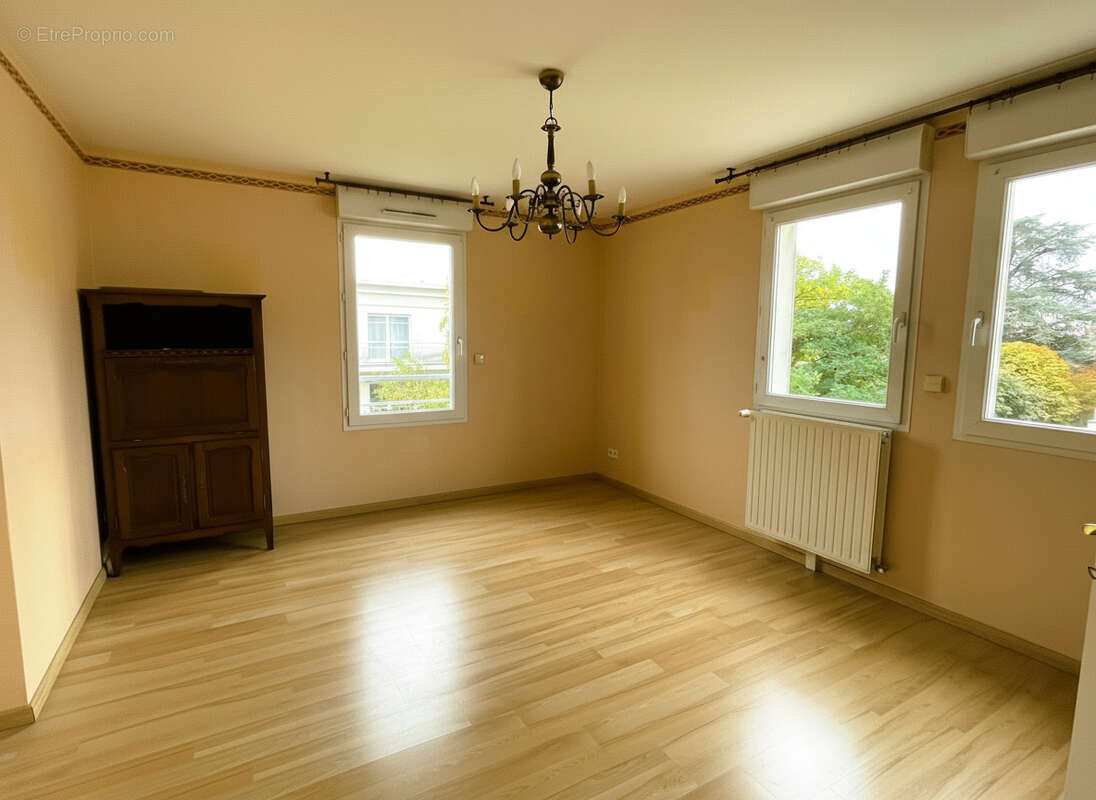 Appartement à MAINVILLIERS