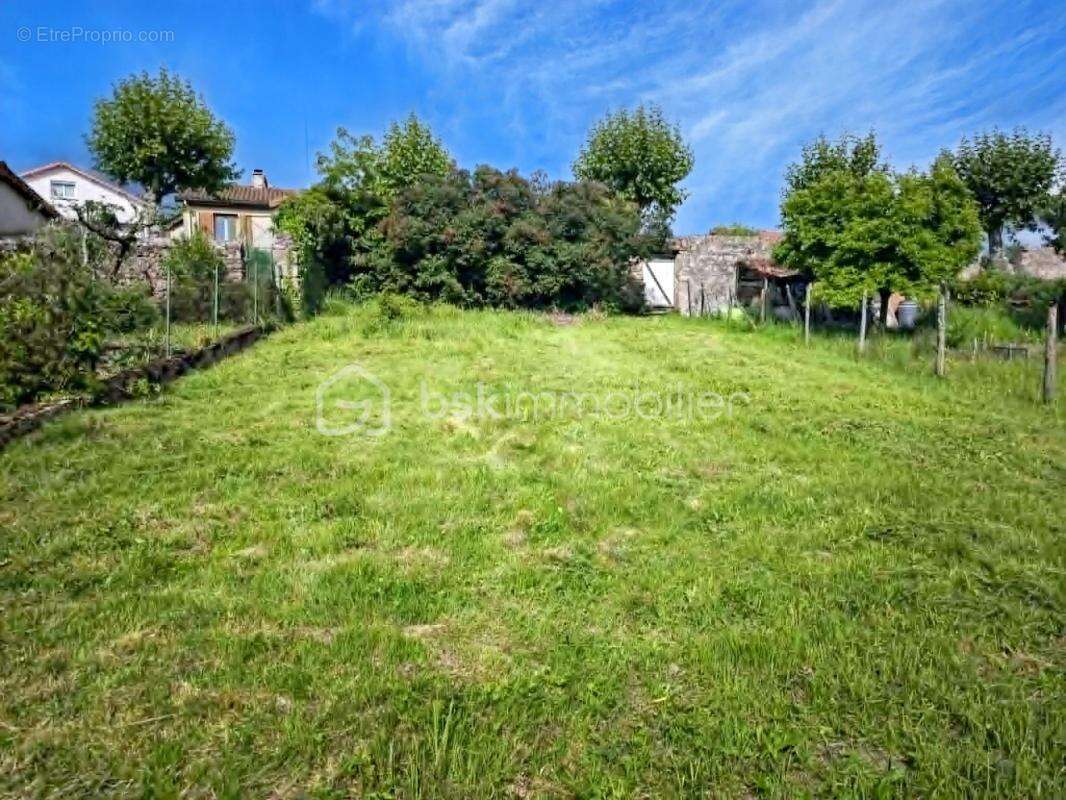 Appartement à NOIRETABLE