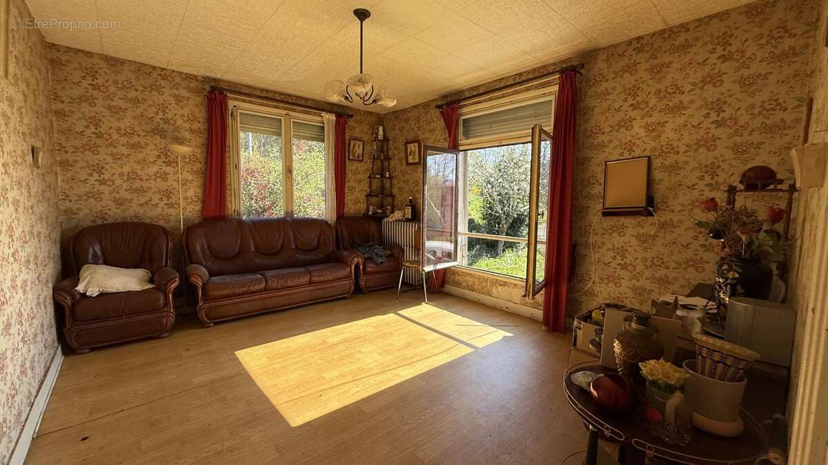 Maison à SAINT-PARDOUX-LA-RIVIERE