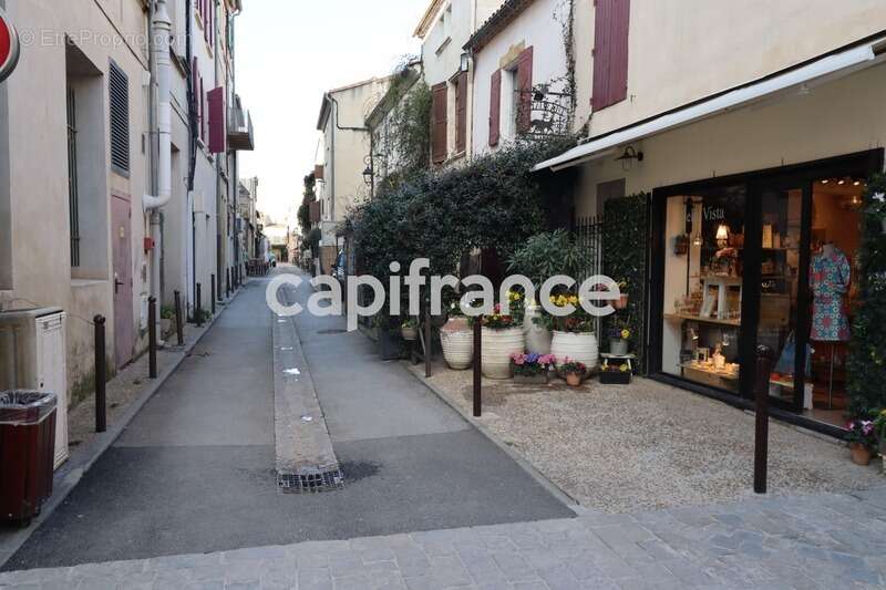 GARD (30) AIGUES-MORTES (30200) à vendre Immeuble mixte de 280 m 2, 1 local commercial 115 m 2 et 3 appartements - photo 19