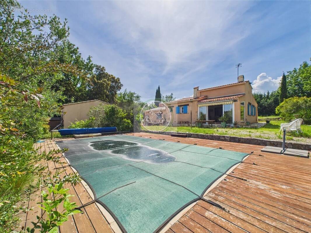 Maison à BAGNOLS-EN-FORET