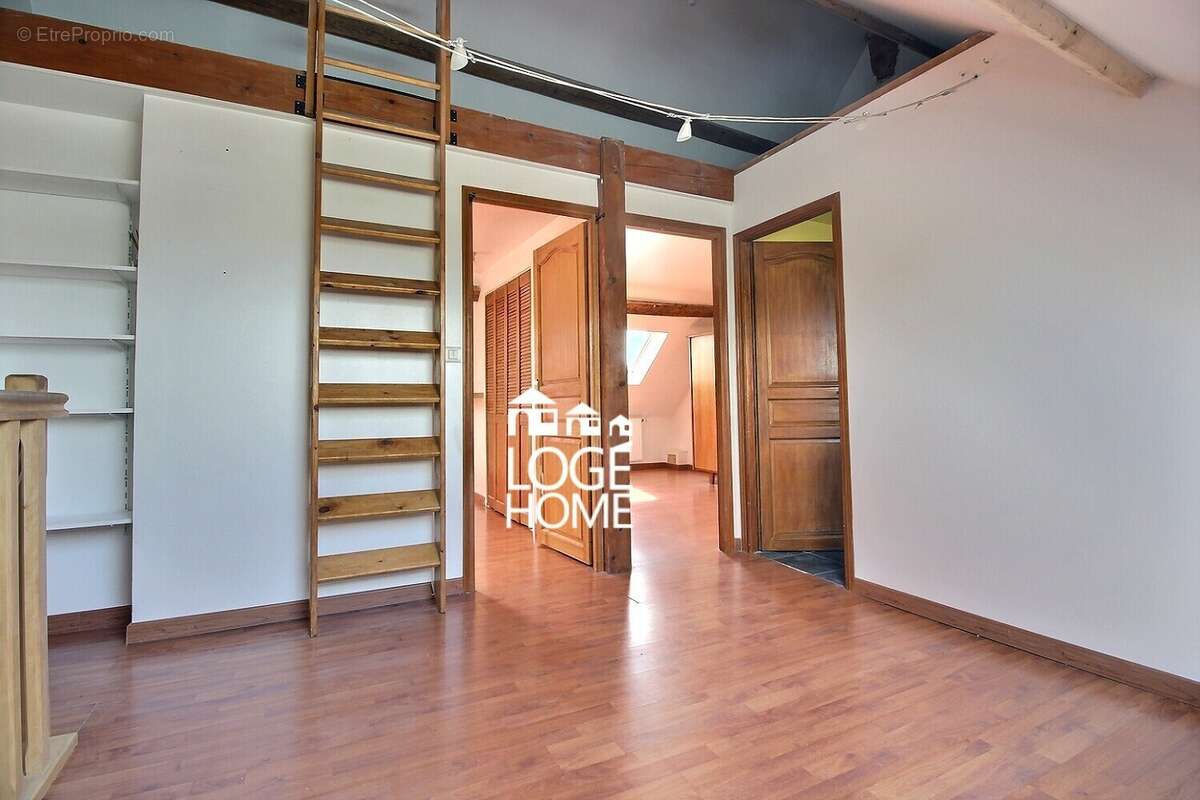 Palier étage - Maison à COURCELLES-LES-LENS