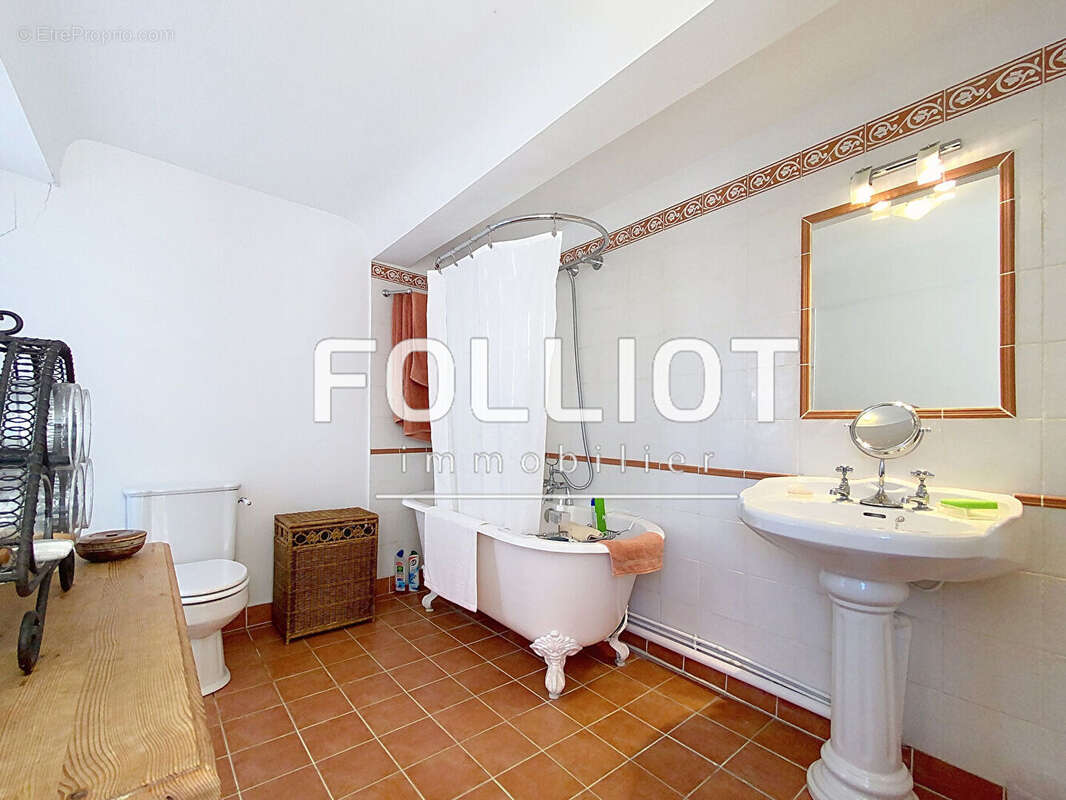 Maison à COURVAUDON