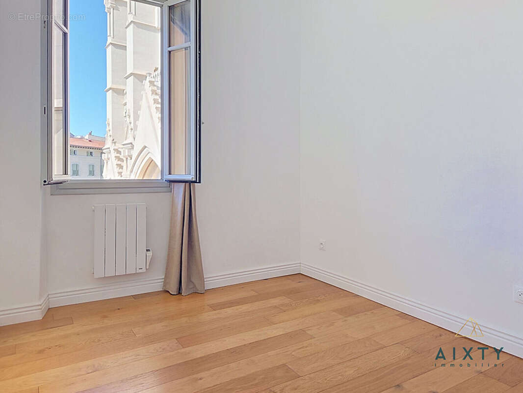 Appartement à MARSEILLE-1E