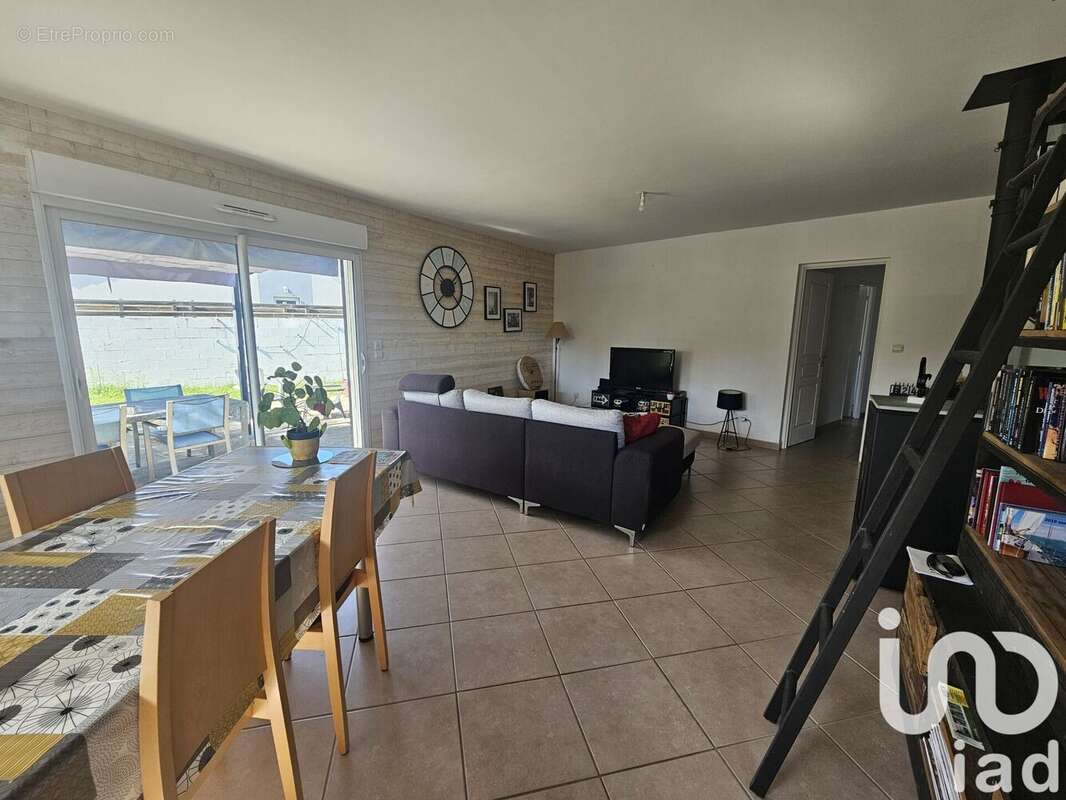 Photo 5 - Maison à ROULLET-SAINT-ESTEPHE