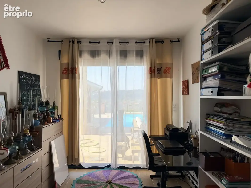 Maison 7 pièces de 164 m2 avec un grand garage et une piscine. - photo 14