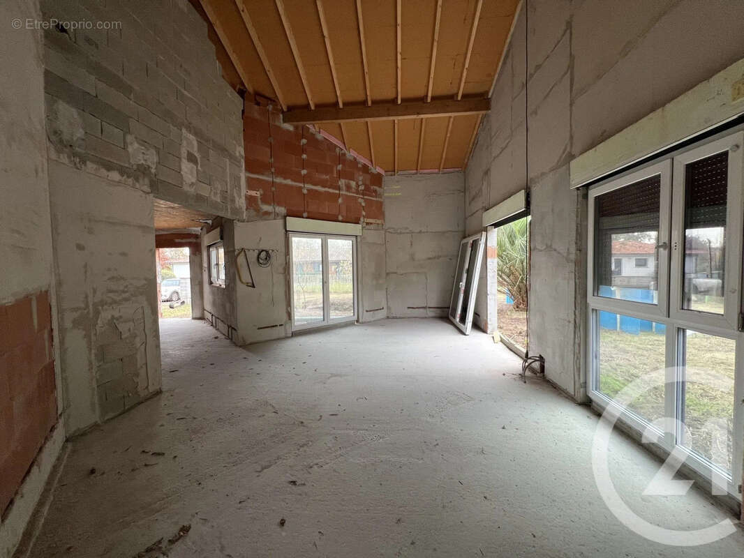 Maison à SAINTE-EULALIE-EN-BORN