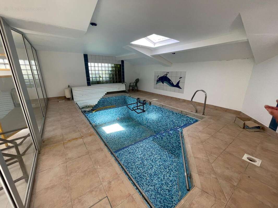 Maison 357 m² à Laval  - photo 5