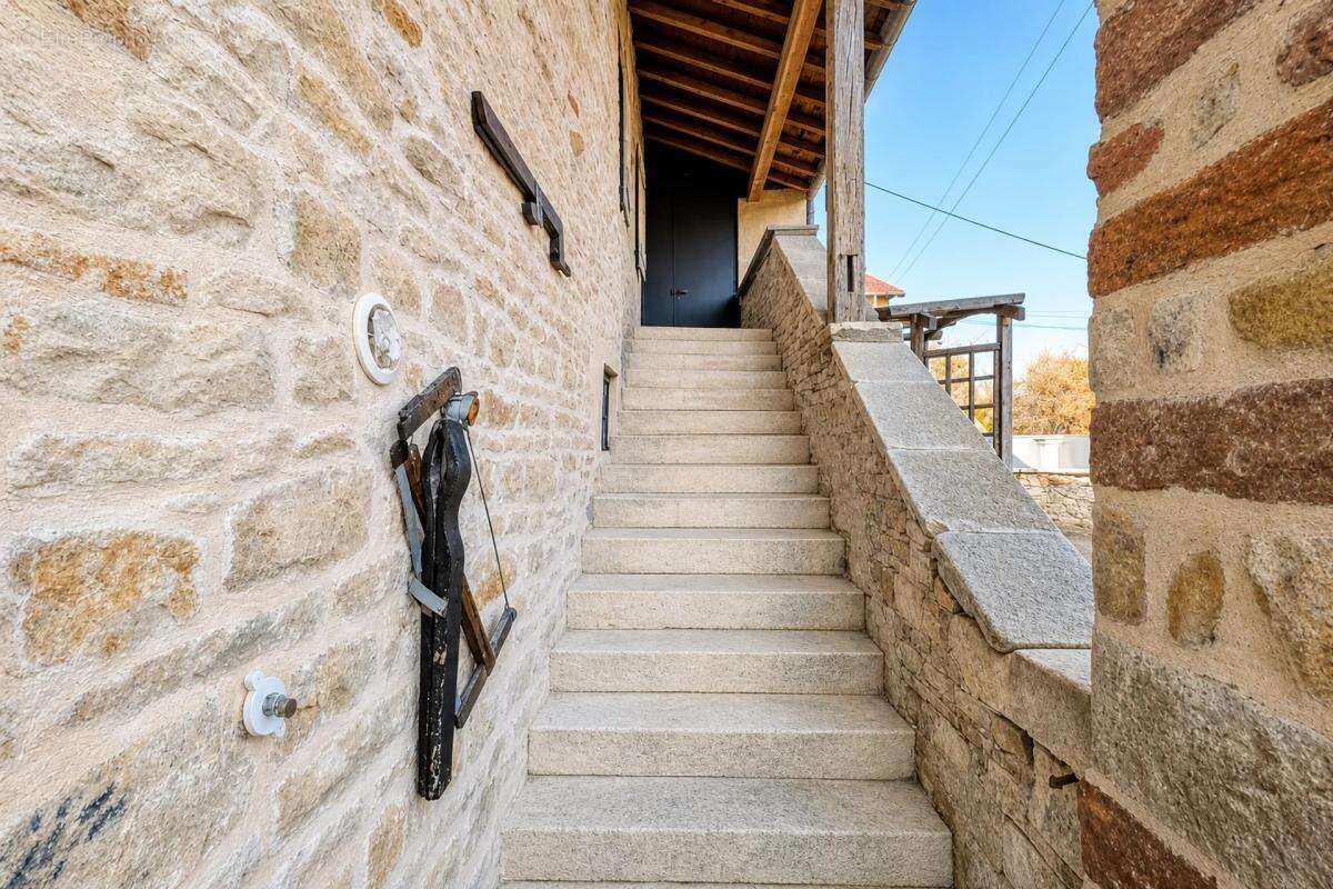 Maison en pierre rénovée avec piscine à Uchizy - photo 8