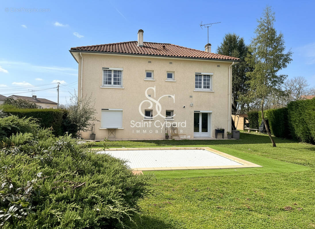 Maison à SAINT-YRIEIX-SUR-CHARENTE
