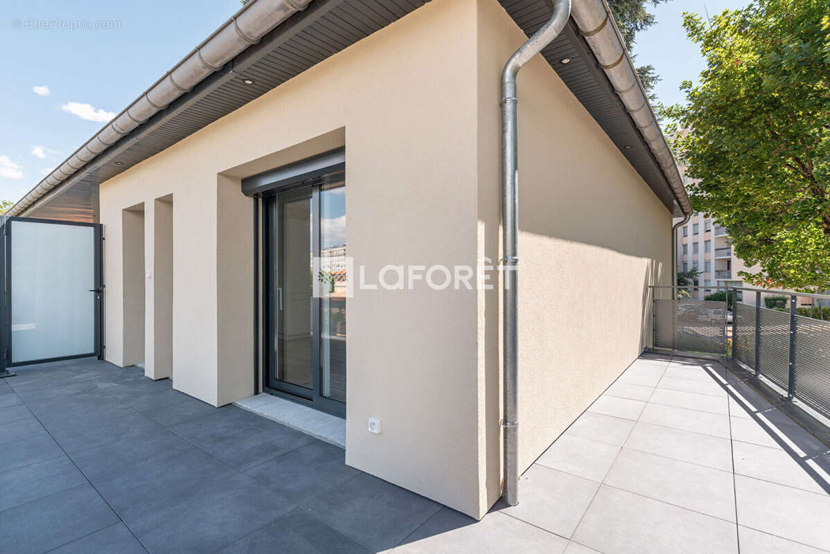 Appartement à SAINT-GENIS-LAVAL