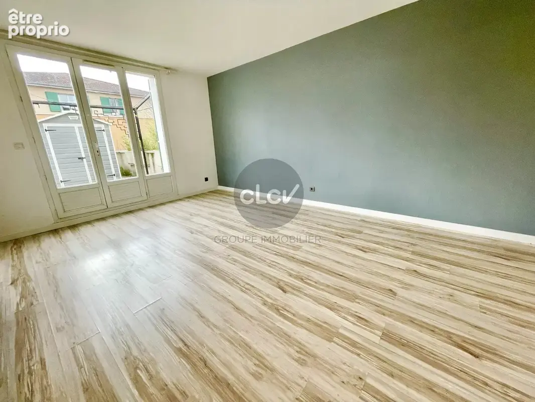 Maison sur le toit / Duplex Dernier étage avec Terrasse / La Soie 69120 VAULX EN VELIN - photo 4