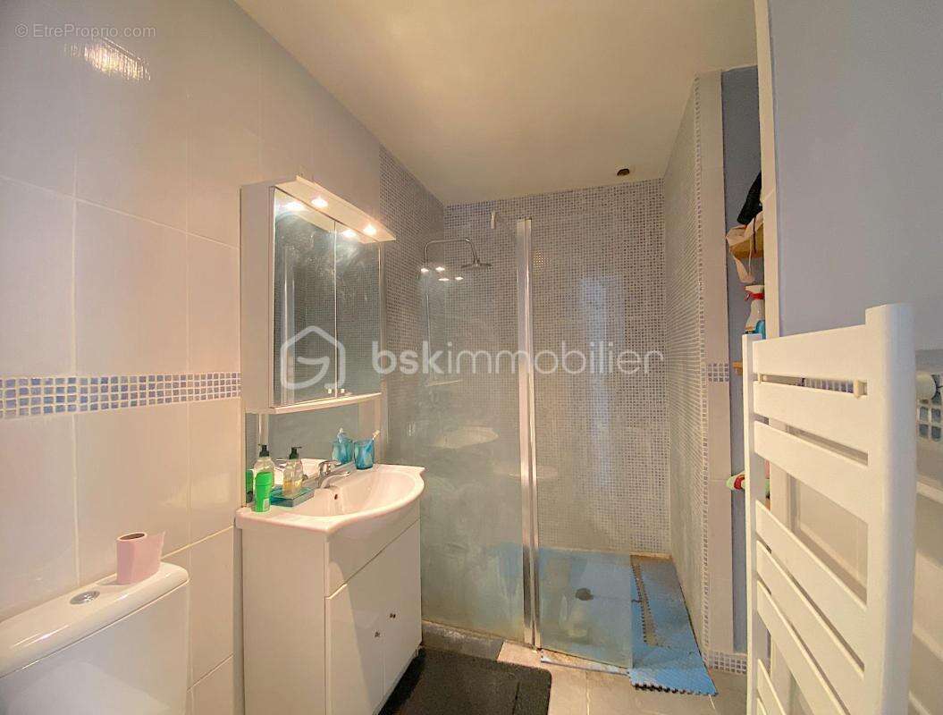 Jolie maison de plain-pied avec jardin et patio, située dans un quartier recherché de Bègles !!!! - photo 6