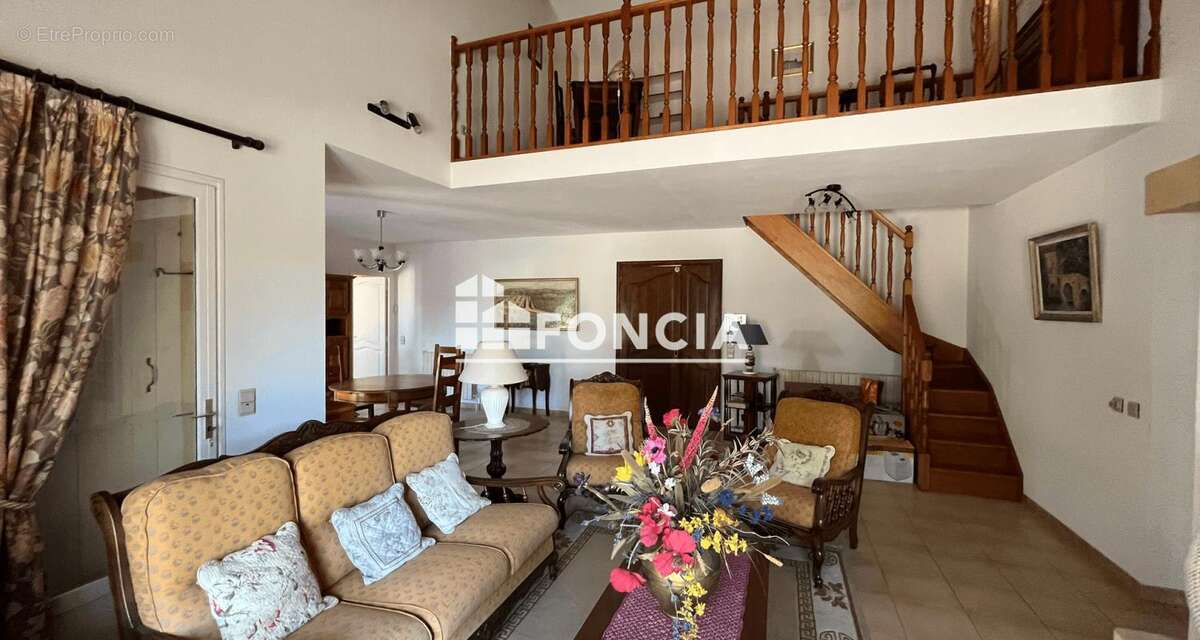 Saint-Quentin-La-Poterie - Villa provençale 150 m² avec piscine sur terrain constructible de 2700 m² - photo 6